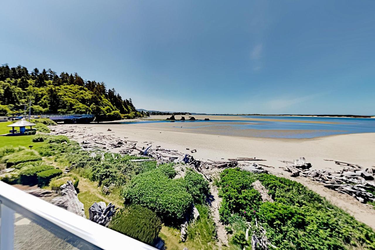 New Listing! Bay-View Beauty With Private Balcony Condo Lincoln City Exterior foto