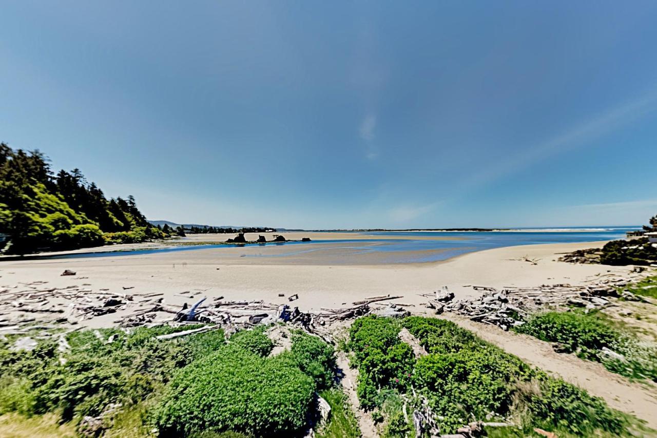 New Listing! Bay-View Beauty With Private Balcony Condo Lincoln City Exterior foto