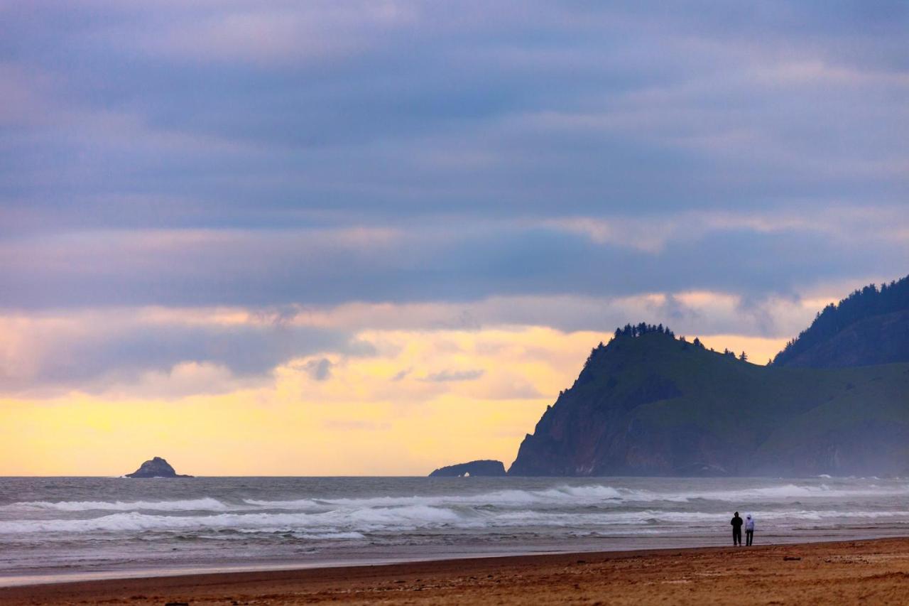 New Listing! Bay-View Beauty With Private Balcony Condo Lincoln City Exterior foto